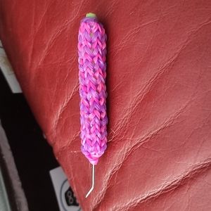 Loom hook with grip